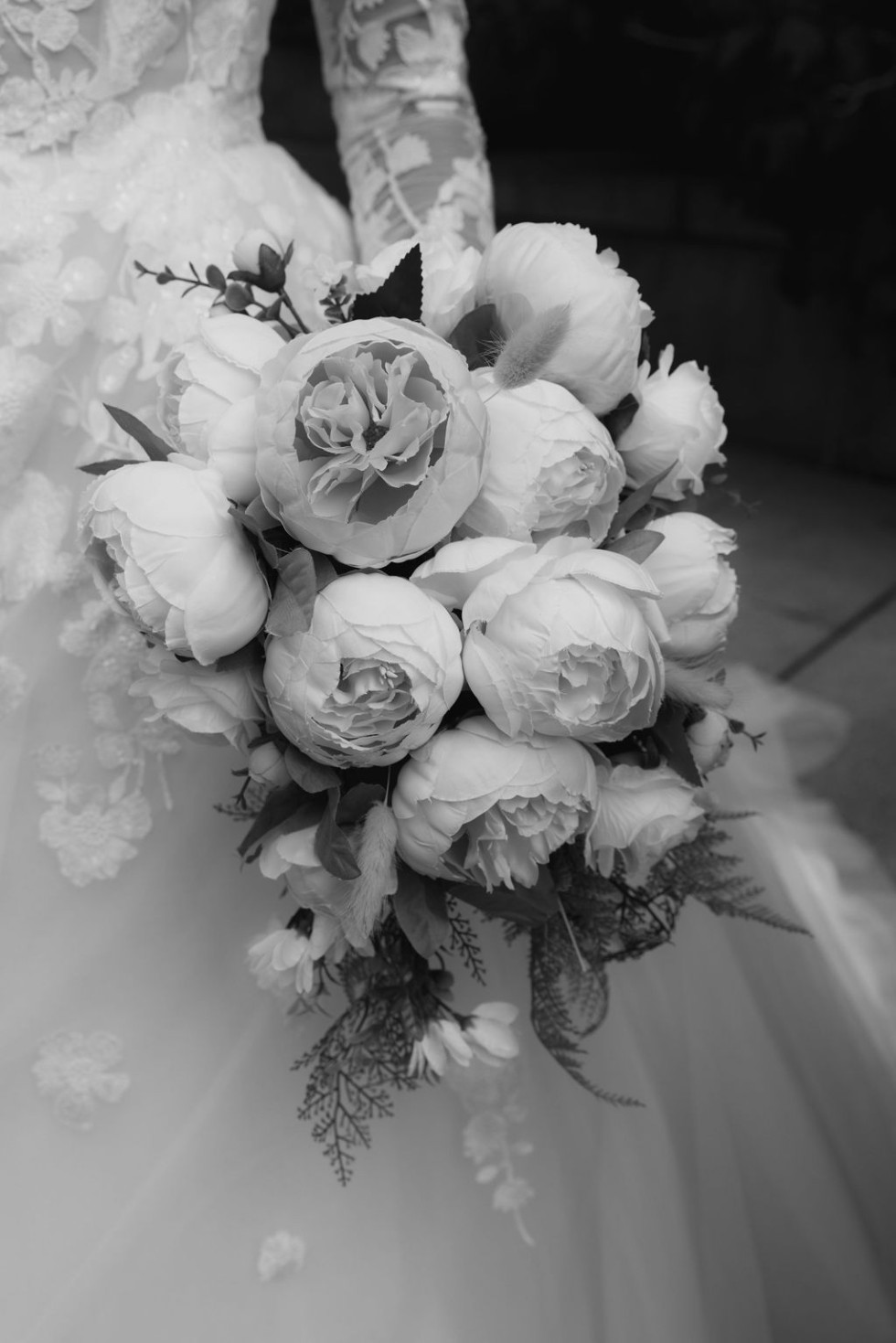 Elegant brudbukett, perfekt matchad med brudklänning