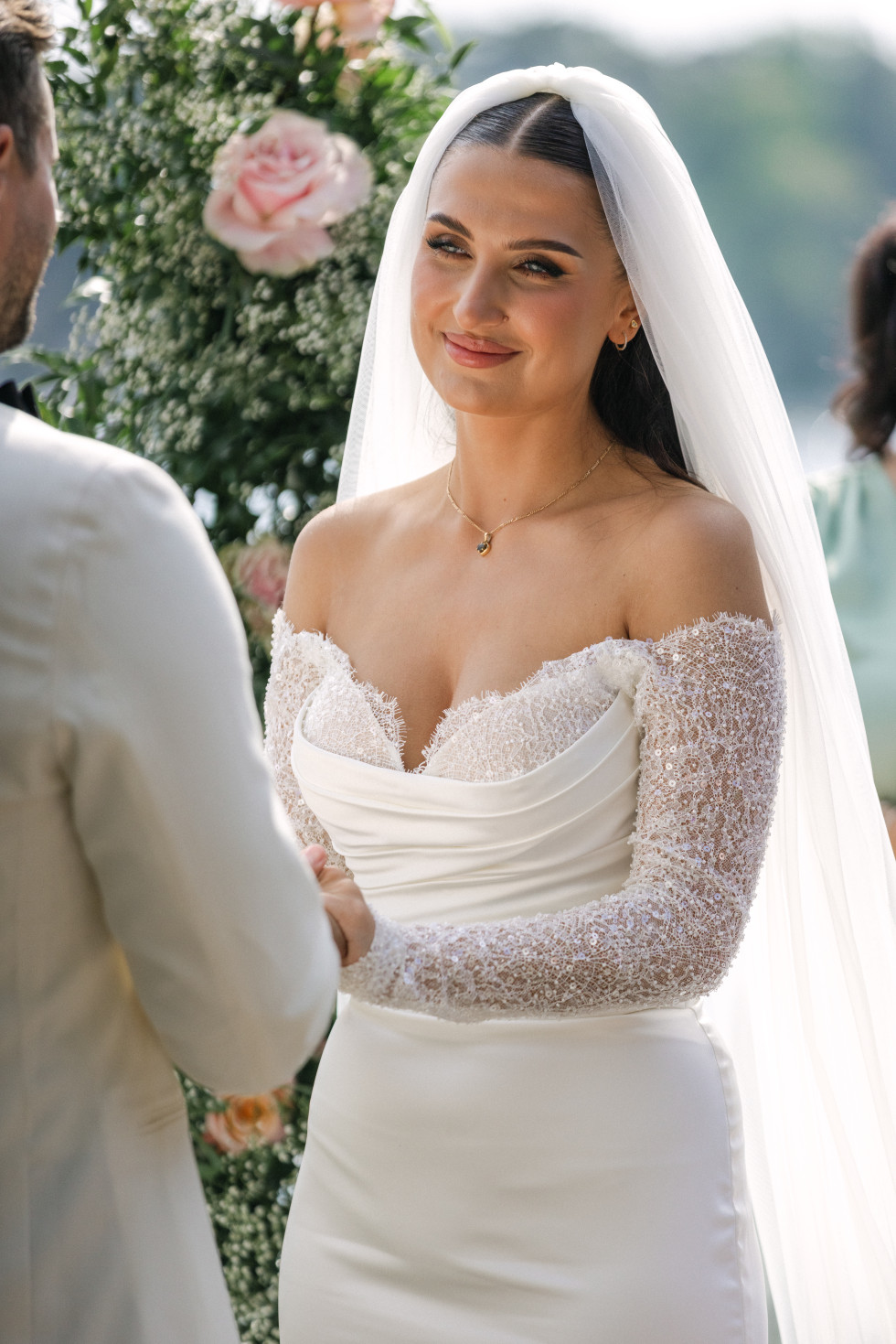 Meira Omar vid altaret