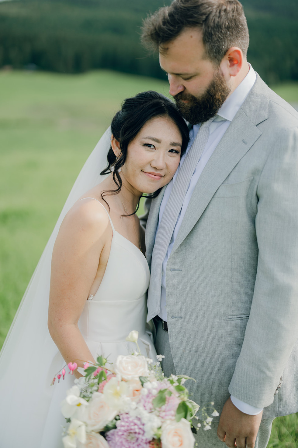 bild på ett bröllopspar