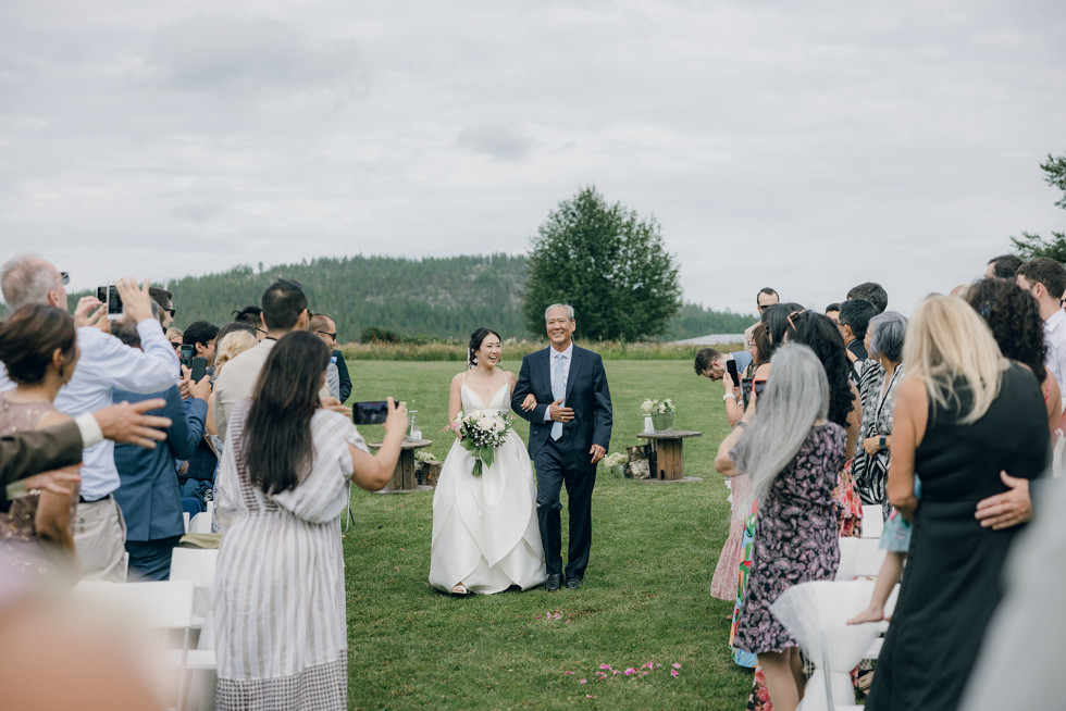 en brud med sin pappa