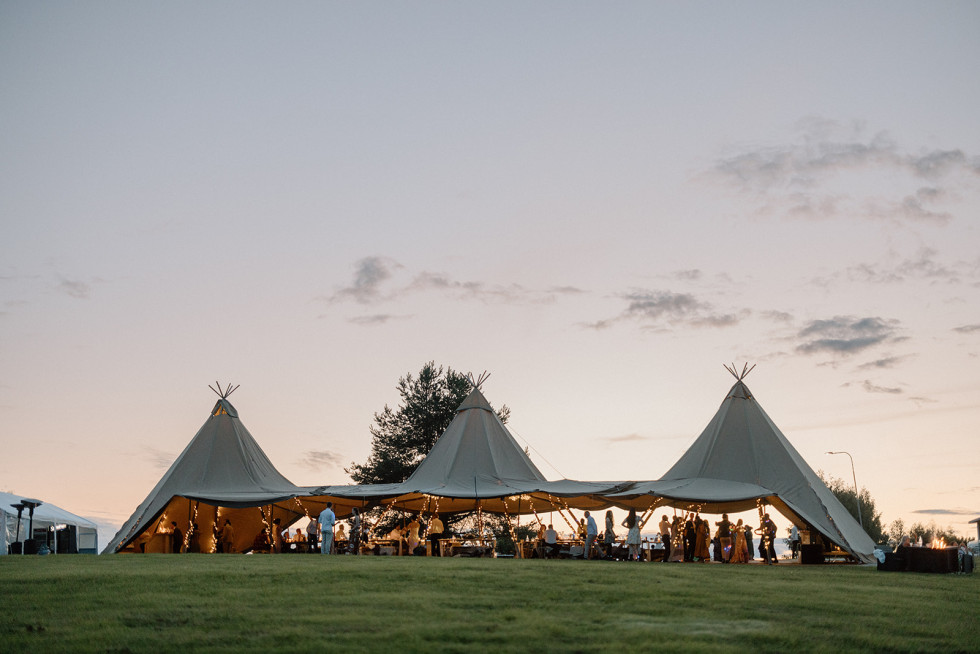 ett tält för ett bröllop