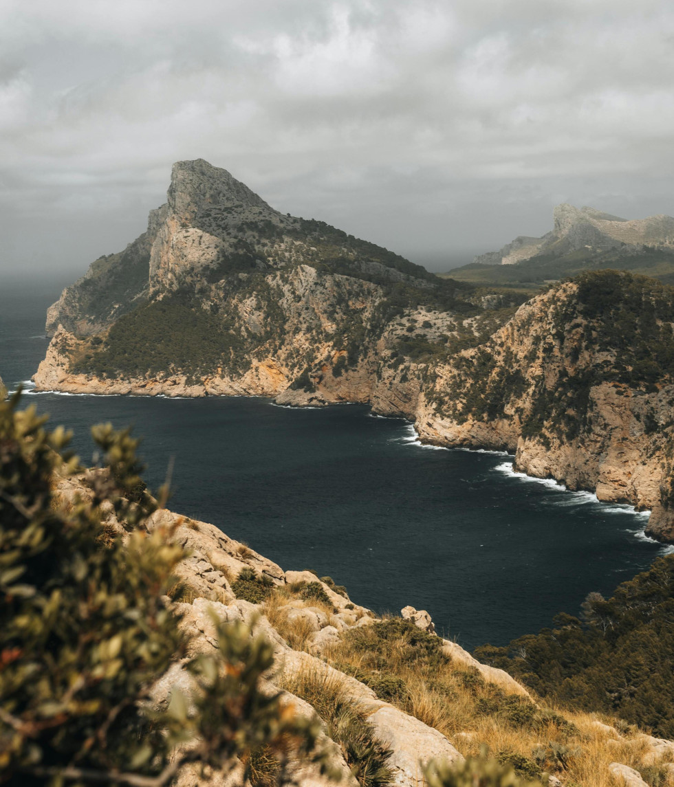 Solnedgång vid Mallorcas kust, en av de platser där Eddie Love kommer erbjuda bröllopsplanering från 2026.