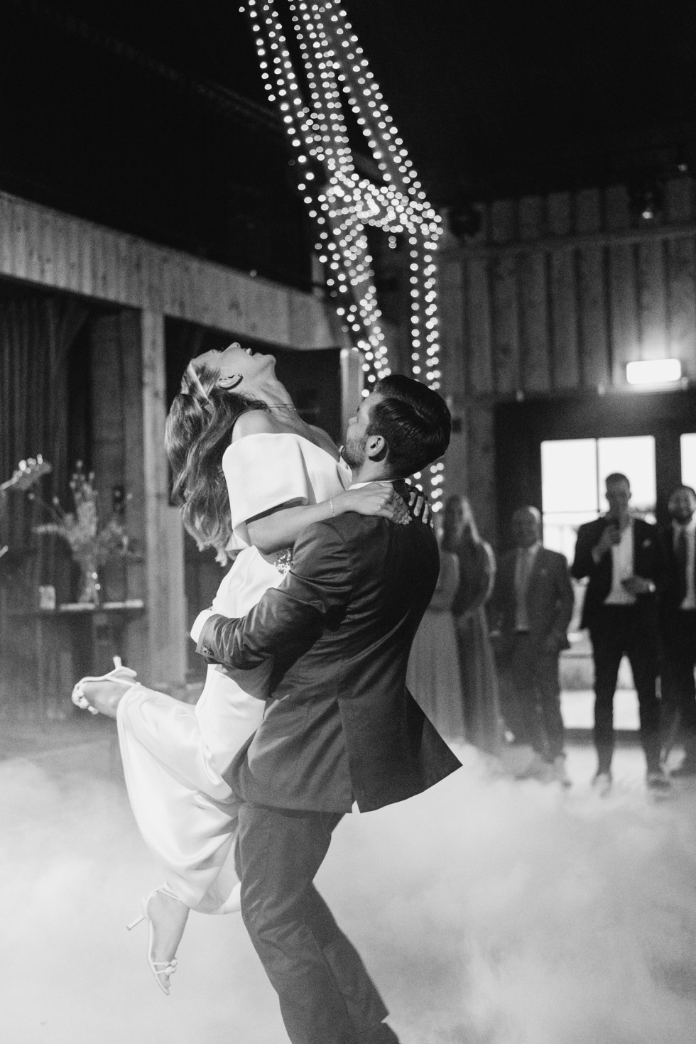 ett dansande brudpar