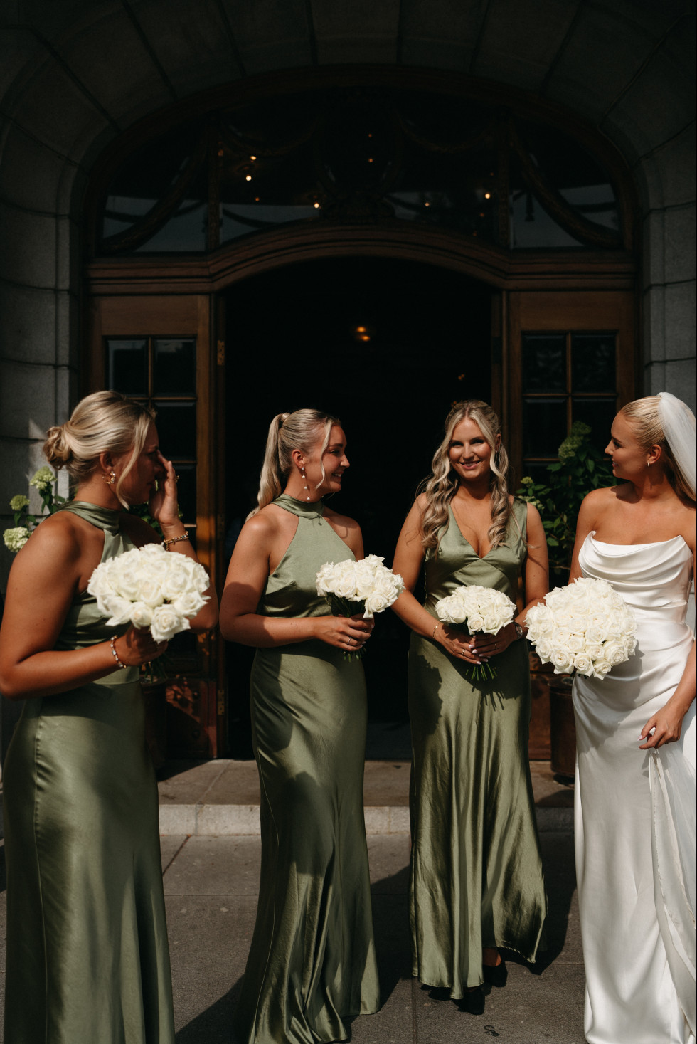 Brud med sina 3 tärnor