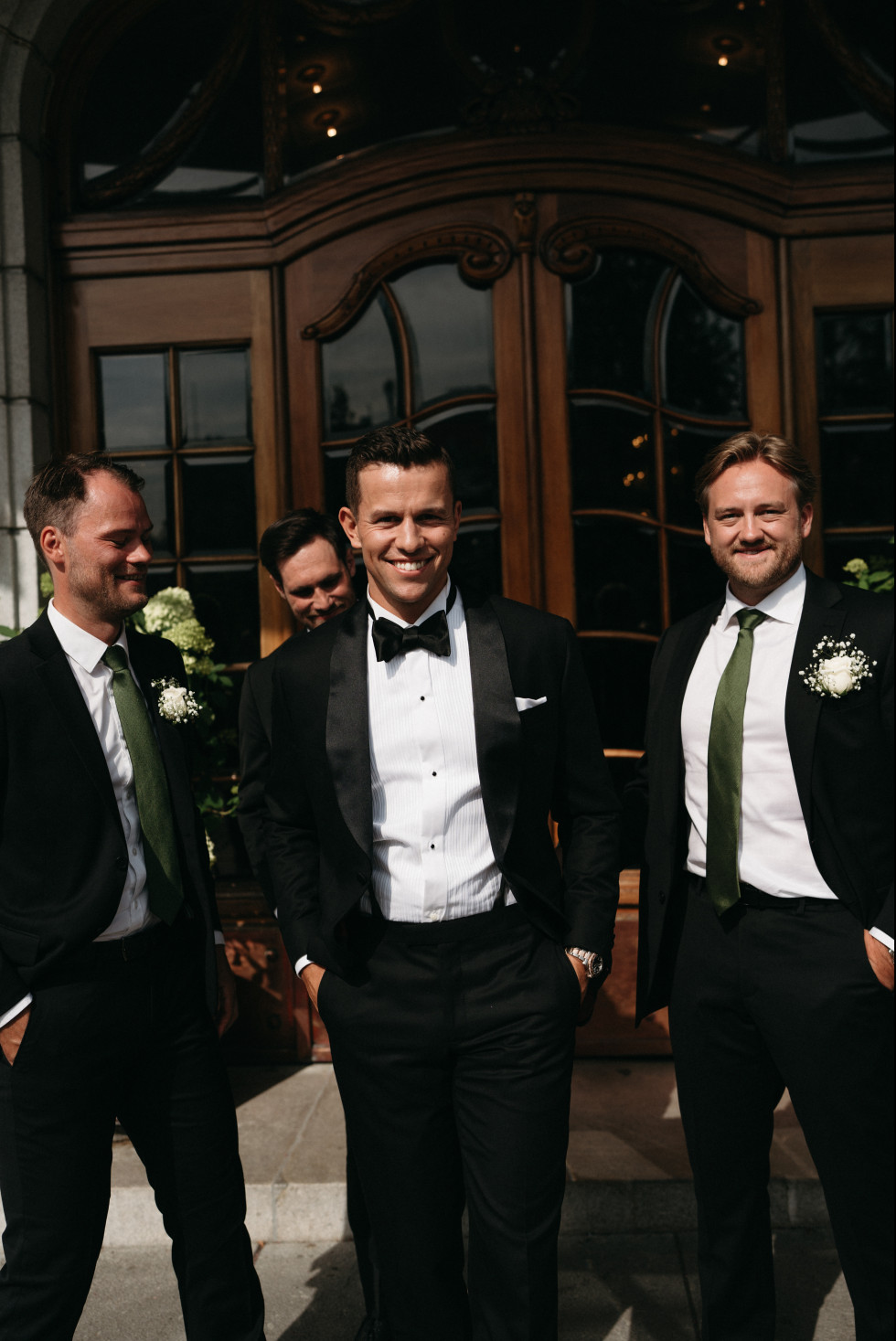 Brudgum med sina vänner