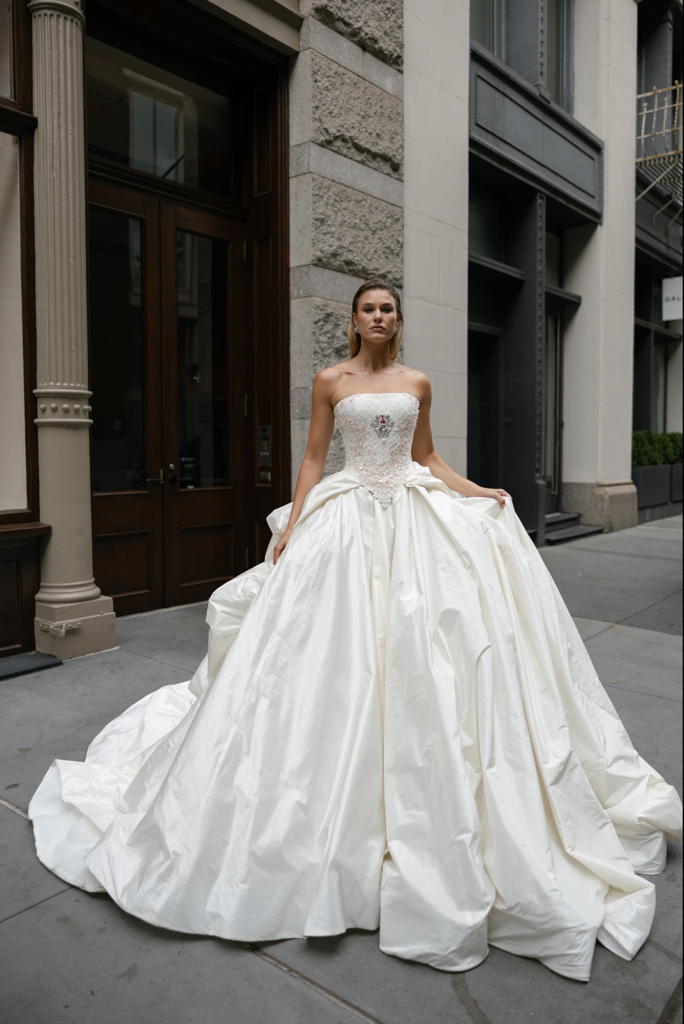 vit brudklänning i new york