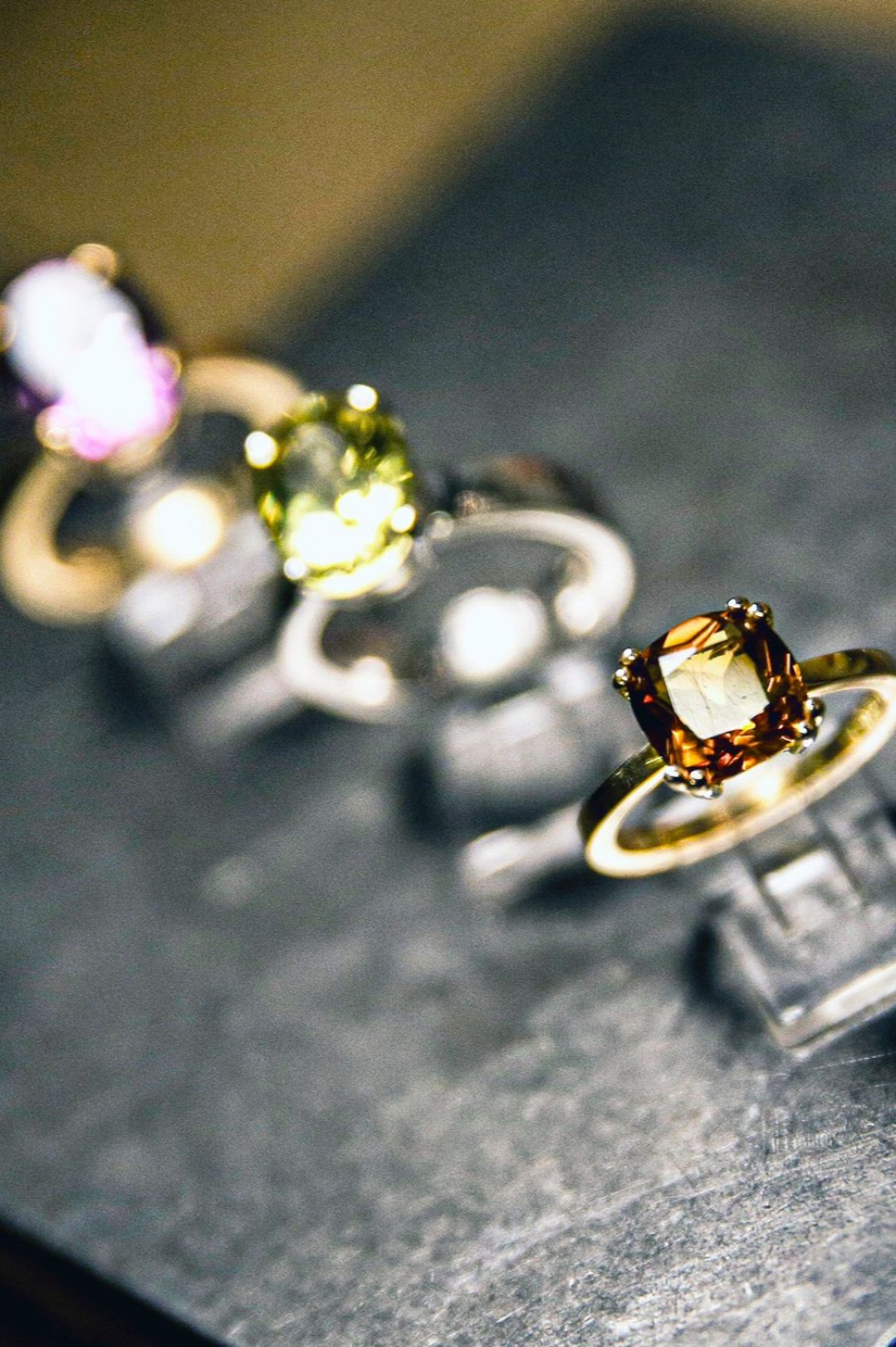 Handgjord vigselringar från Smederna Lantz presenterade fint