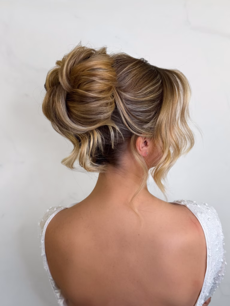 Holdbar brudestyling og håroppsats i Sarpsborg hos Cathrine.