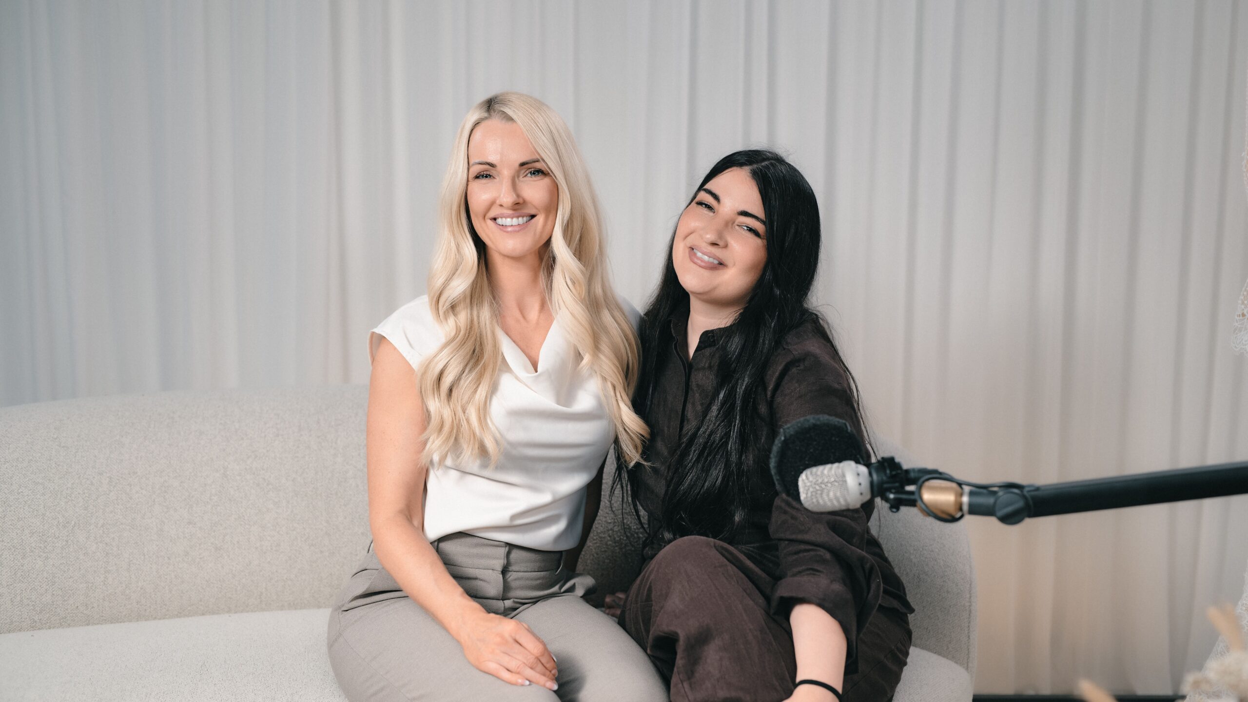 Cathrine och Zahra stylar en brud live i Bröllopsguidens podcaststudio
