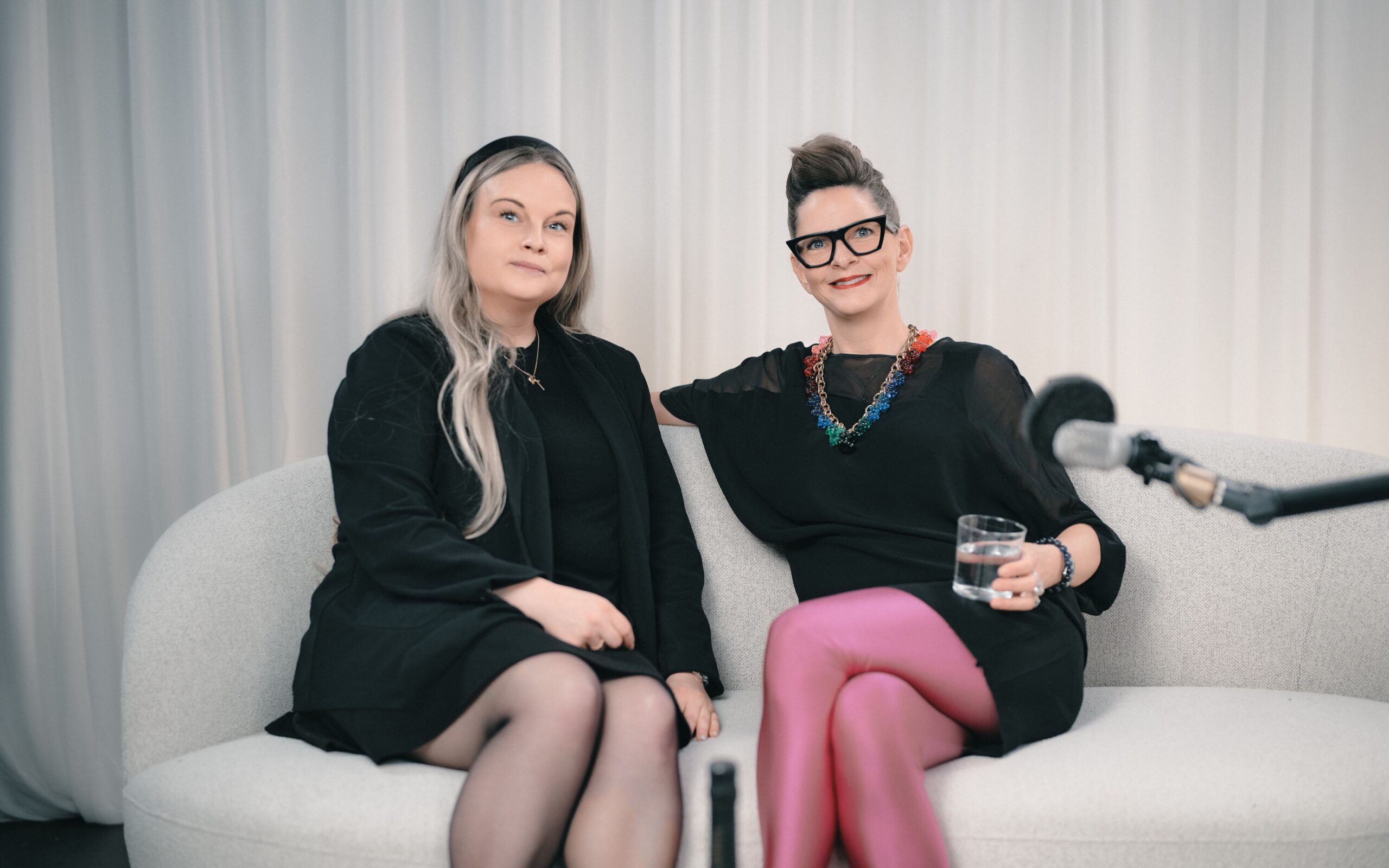 Sommelierskan Drífa Yngvadóttir Hafsø gästar podcasten för att ge sina bästa tips om champagne till bröllop och hur man sabrerar