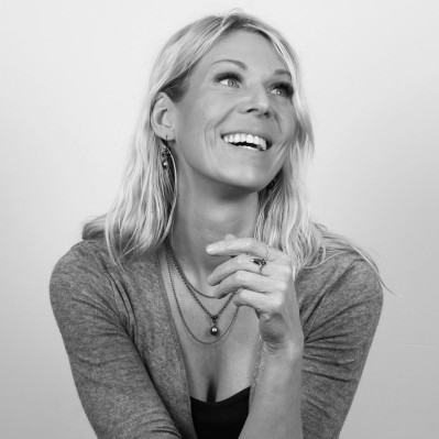 Elindesign Jewellery i Göteborg – unika handgjorda vigselringar och förlovningsringar i återvunnet guld.