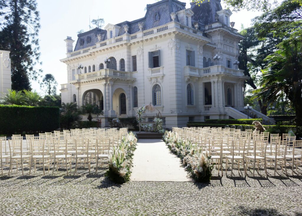 Boka festlokal på herrgård – vigsel och fest utomhus.
