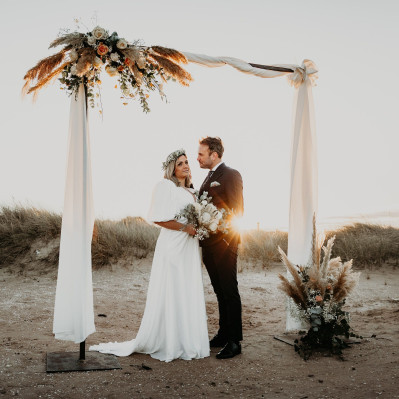 Bröllopsfotograf Skåne Diana på Fotoepok fångar ett romantiskt brudpar.
