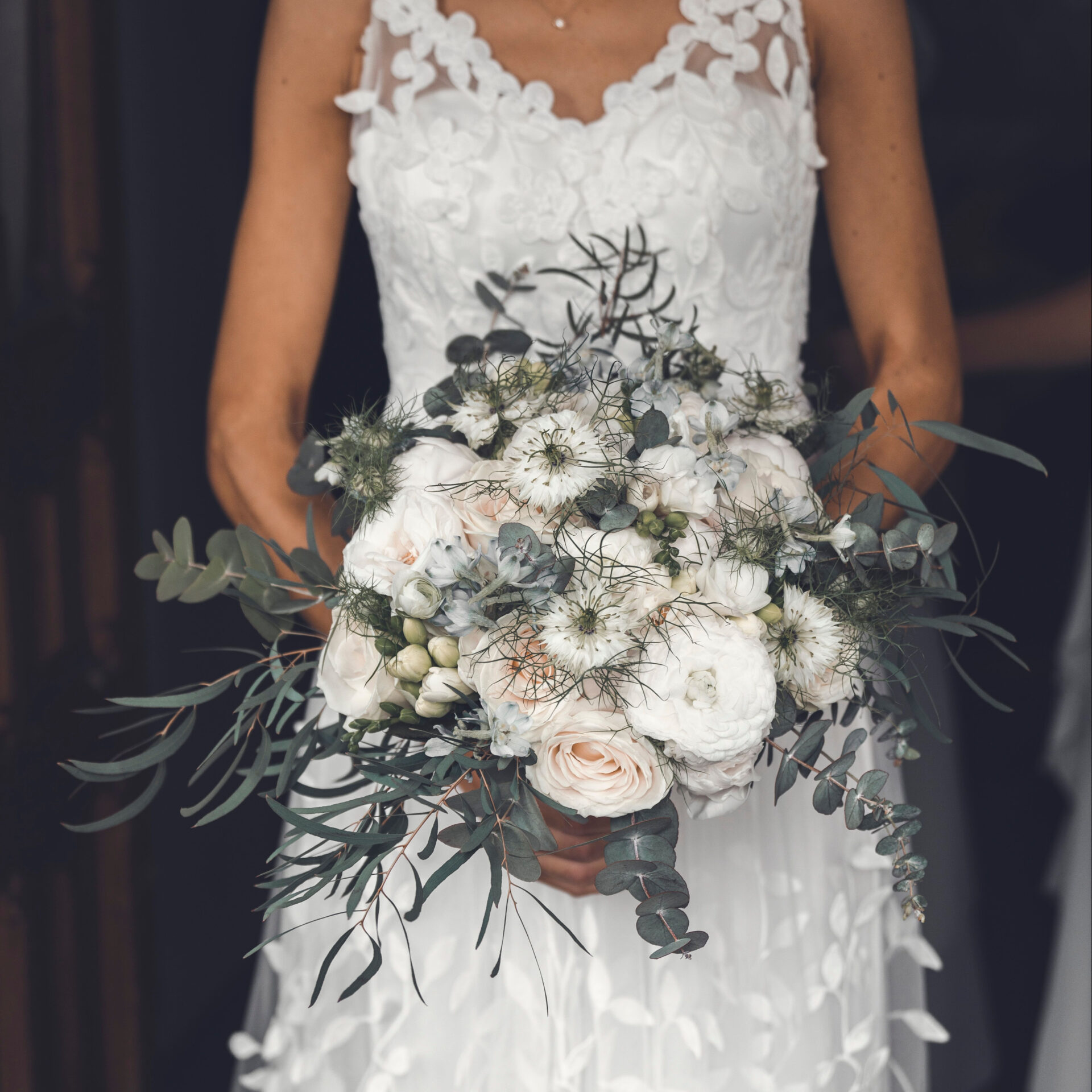 Bladverket bröllopsblommor och personlig brudbukett i Stockholm.