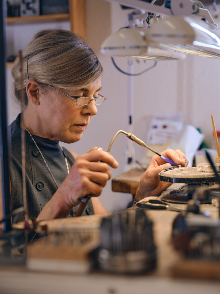 Designa din egen ring – Handritad skiss på en unik förlovningsring i samarbete med Smederna Lantz.