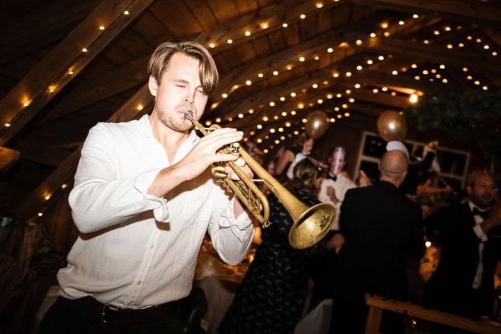 scandinavian entertainment group - trompetist spelar live pa brollop