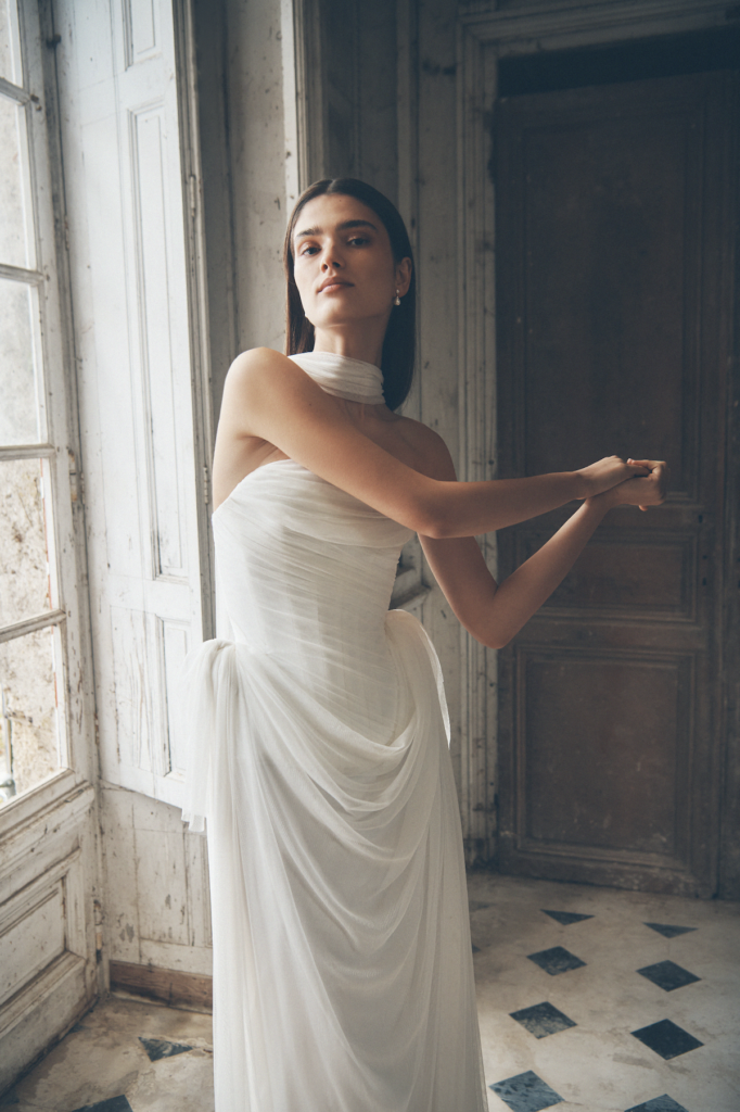 Inspirasjon og bryllupsplanleggingstips for bruden ved valg av brudekjole og tilbehør.