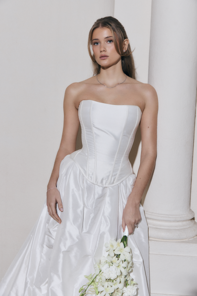 Skreddersydd brudeklær fra Studio Tess Fischer inspirert av Modern Bridal.